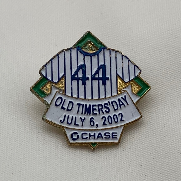 Vintage 2002 NY Yankees Old Timers Day Reggie Jackson Lapel Pin - Picture 1 of 7